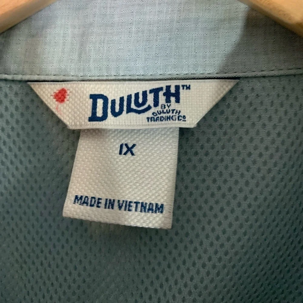 Men’s Duluth Trading Co light blue long sleeve button up long sleeve shirt